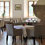 Schloss Finkenstein Penzion