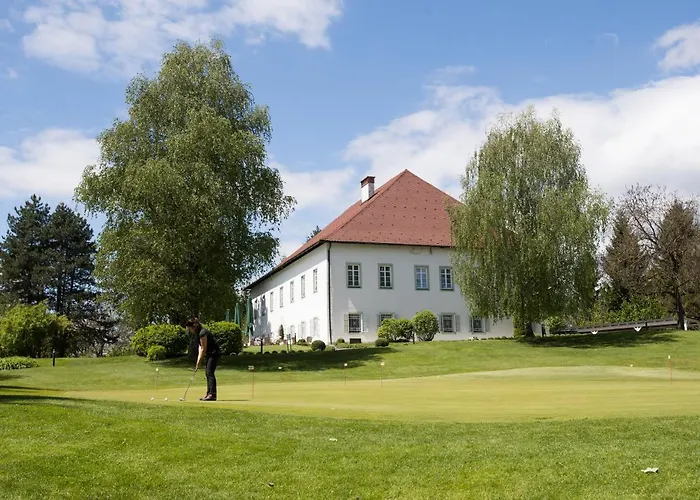 Gæstehus Schloss Finkenstein 4*